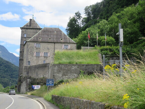 Сен-Морис. Замок