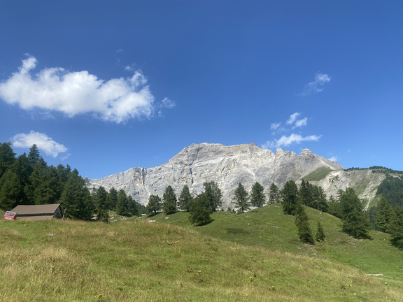 Скалы у станции Русс