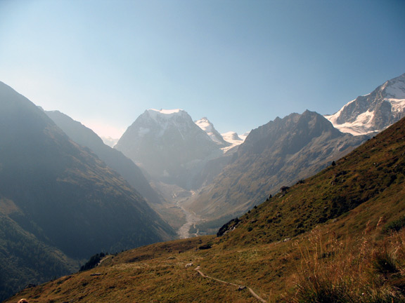 Мон-Коллон (3637 м) и слияние двух ледников