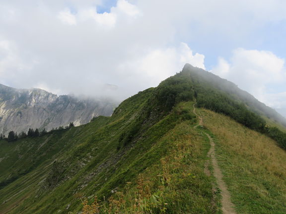 Подъем по узкому хребту к Роше-де-Нэ