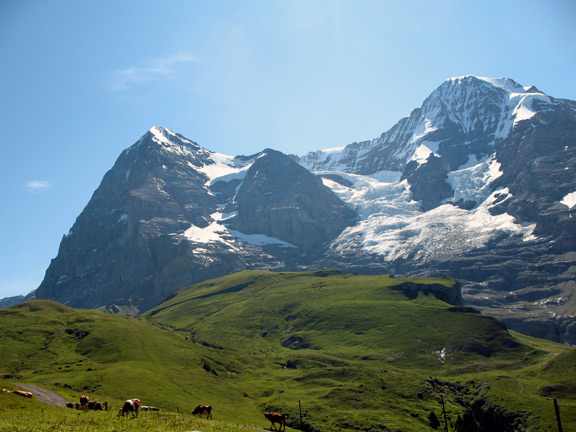 Вид на Северную стену Эйгера и Менх