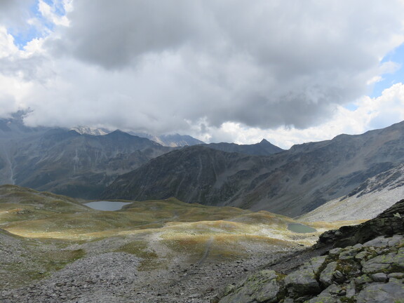 Вид с перевала на Большой и Малый Ле