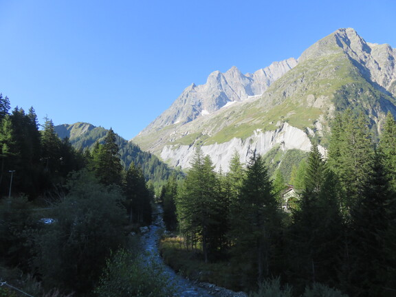 Деревня Ла-Фули: Ла-Май