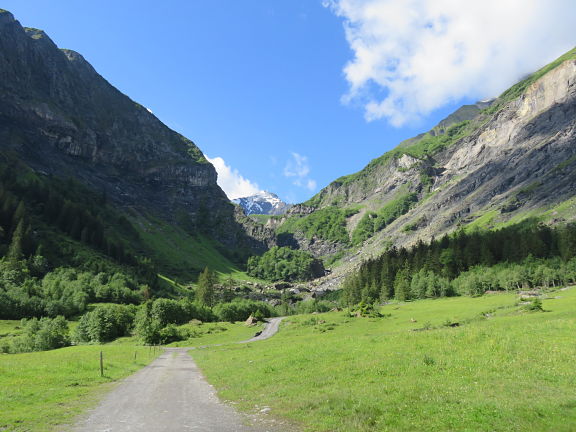 Груда камней : начало подъема на перевал