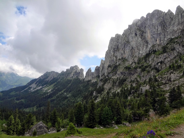 Скалы Гастлозен со стороны Шале Солдата