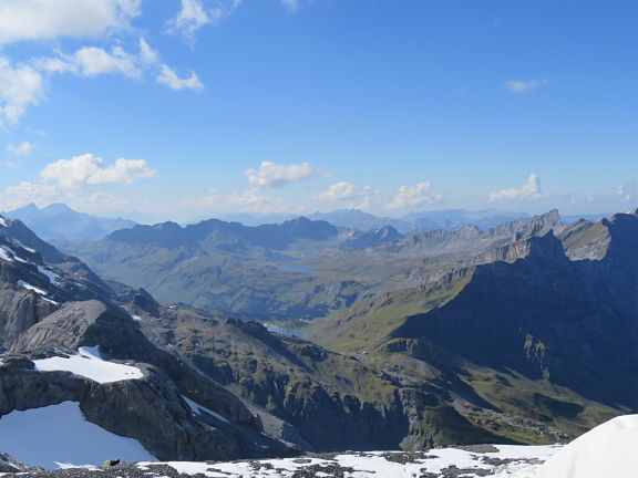 Вид на озера с Малого Титлиса