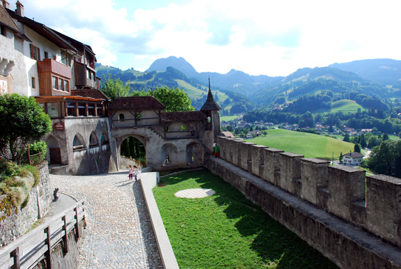 Вид на Молезон со стороны Грюйерского замка