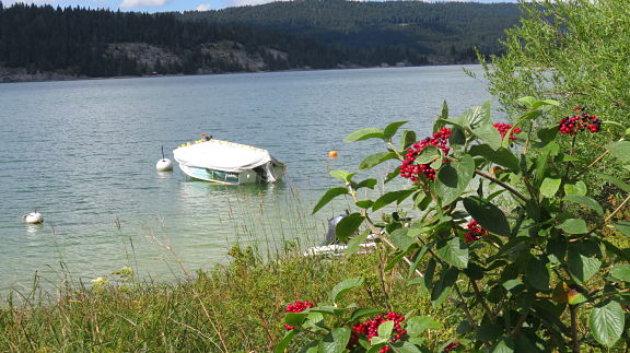 Горное озеро Жу