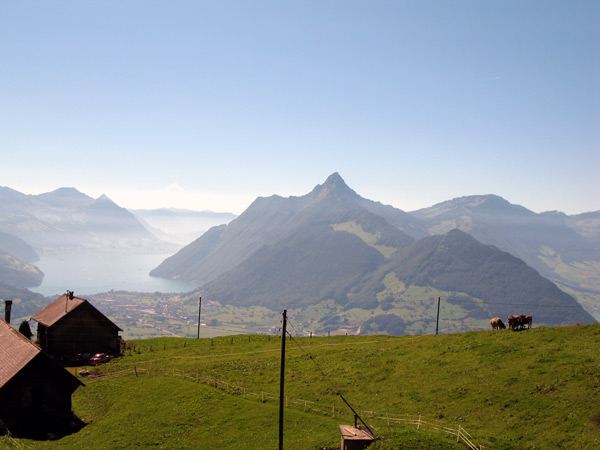 Спуск к озеру Четырех Кантонов