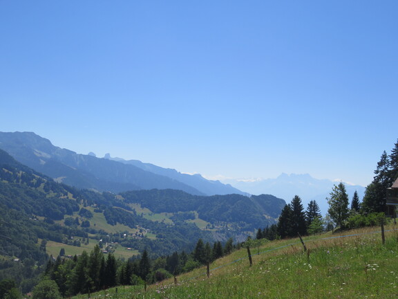 Вид на Лез-Аван