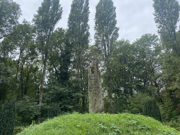 Парк Бурже - памятник найору Давелю