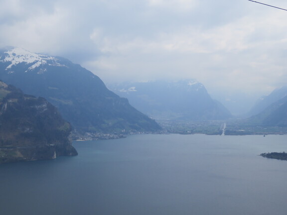 Вид на массив Готтард и дельту Реусс