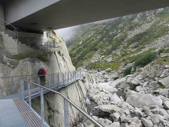 Каменистое русло реки