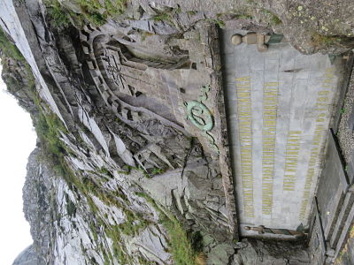 Доблестным подвижникам генералиссимуса фельдмаршала графа Суворова Рымникского князя Италийского, погибшим при переходе через Альпы в 1799 году