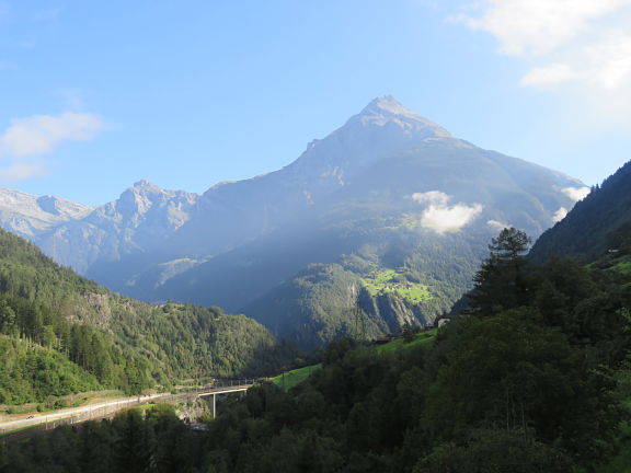 Долина - спуск к Амштегу