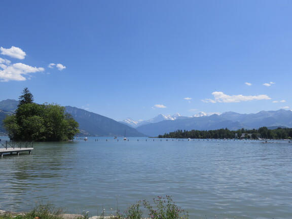 Гватт. Пляж у кемпинга.