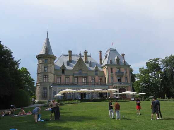 Неоготический замок Шадау