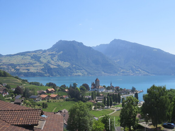 Шпиц. Вид на Зигрисвильский Ротхорн и Нидерхорн.