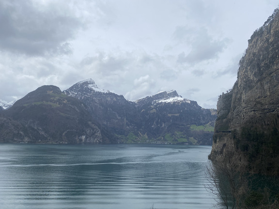 Скалистый берег Аксенфлю - перед туннелем