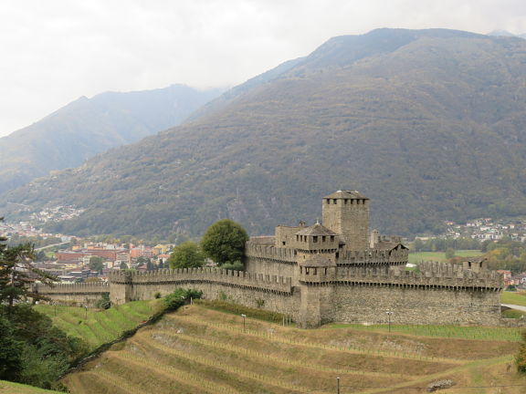 Беллинцона. Замок Монтебелло