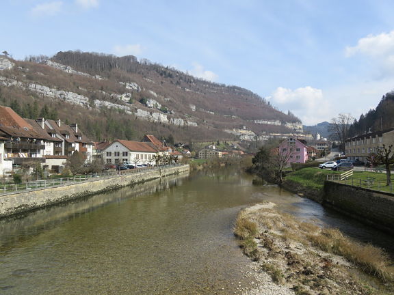 Река Ду в Сент-Юрсане