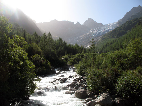 Долина горной реки Триен