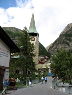 Уютное церматтское кладбище